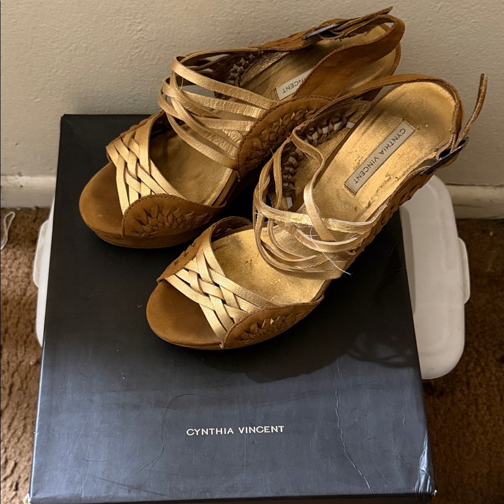 Cynthia Vincent Women's Brown and Cream Strappy Sandals